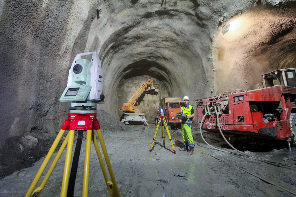 Ceneri Basistunnel Sigirino Vortriebsvermessung Leica Tachymeter