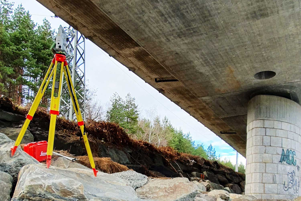 Sils i.D., Flussprofile Hinterrheinbrücke, HMQ AG