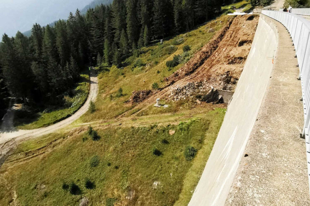 Staumauer Isola San Bernardino, Markierung Vertikalschnitt, HMQ AG