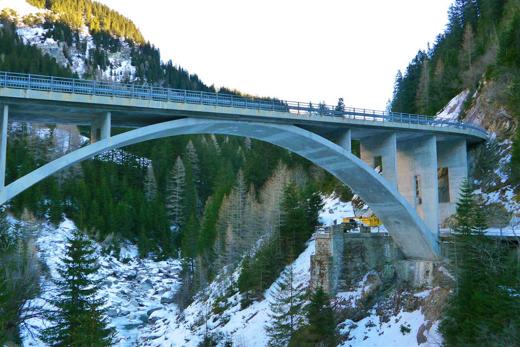Multikopter, Bauwerksinspektion Brücke