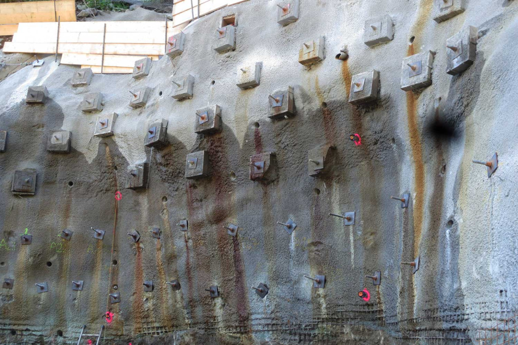 Geodätische Deformationsmessung Ankerwand, HMQ AG