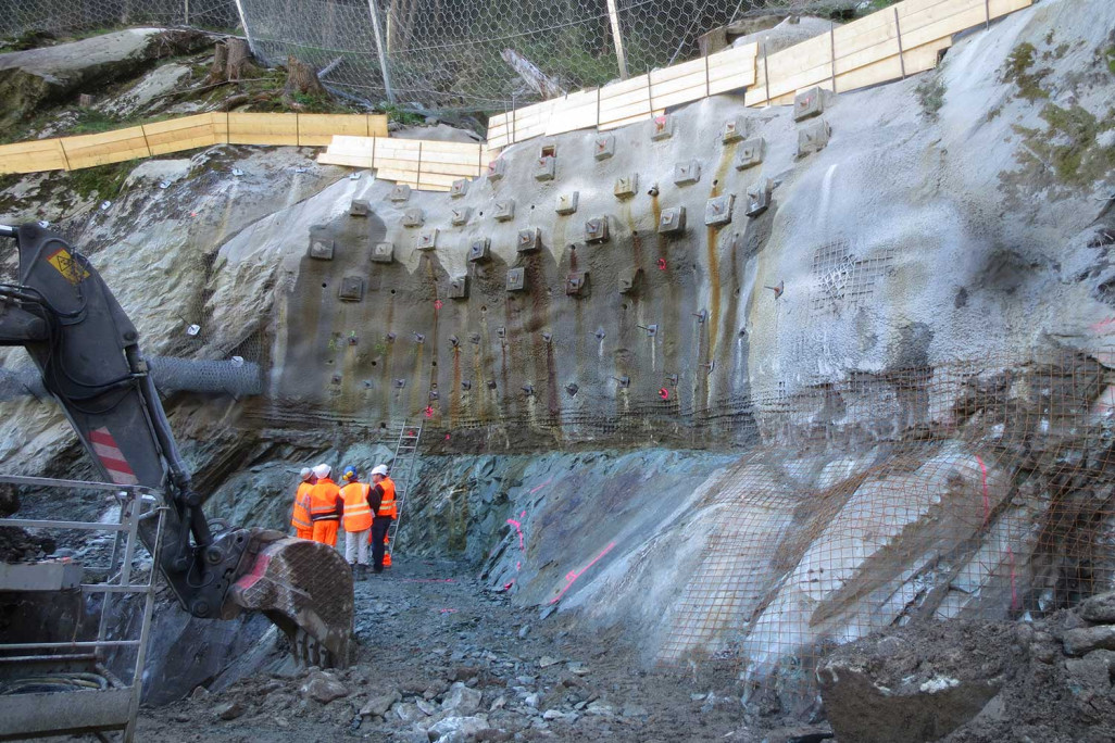 Geodätische Deformationsmessung Ankerwand, HMQ AG